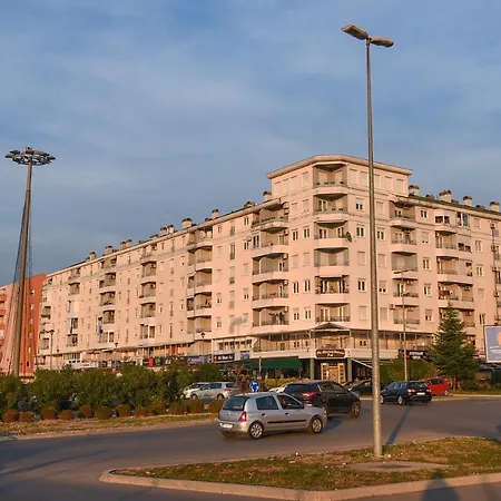Lola - Clean And Quiet Apartment